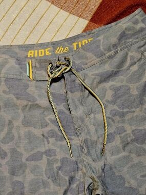Marsh Wear Brand 'Ride The Tide' Men’s Camo Swim Board Shorts - 32 Like New